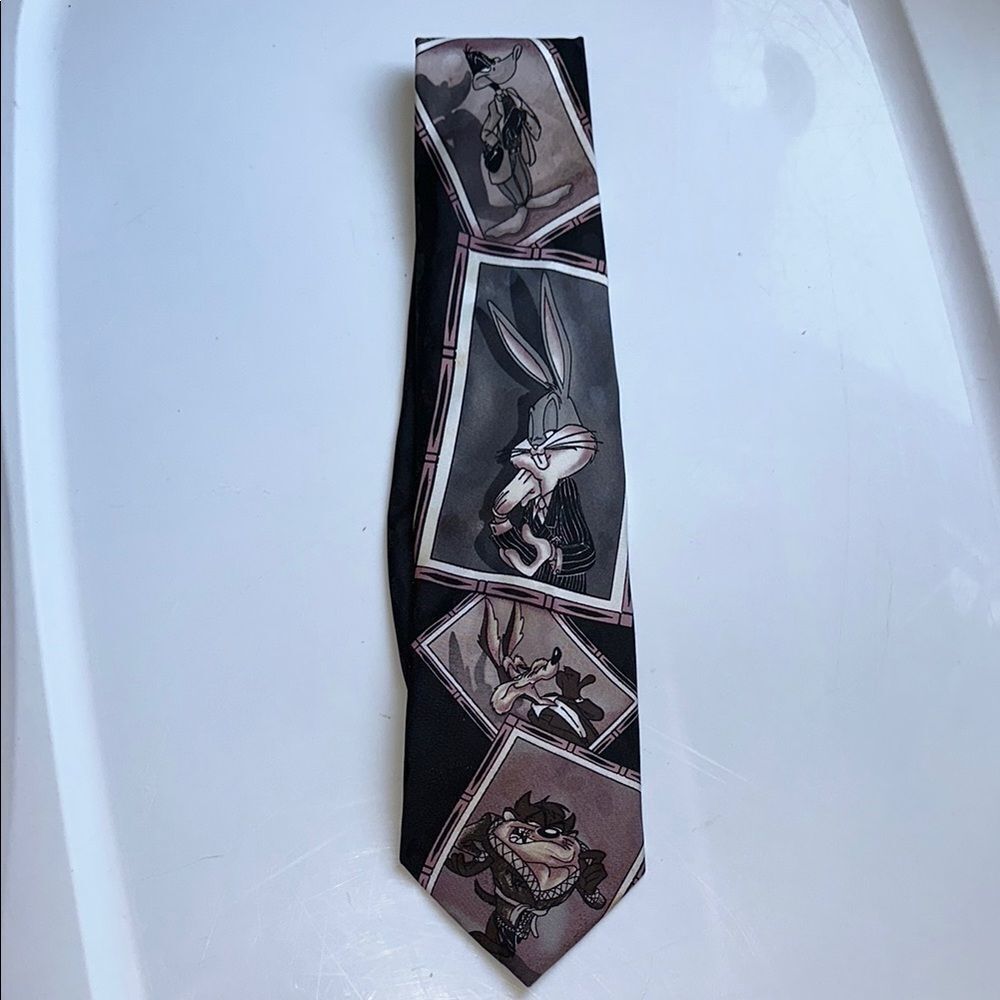 Vintage 1995 Looney Tunes Black Character Portrait Tie featuring Bugs Bunny